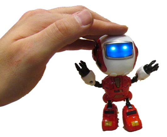 ربات فلزی لمسی و سخنگو کوچک